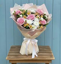 Букет цветов из:  Гвоздики, Орхидеи и Розы в Нартан