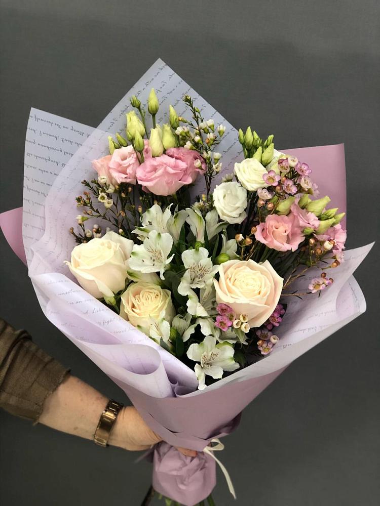 Букет цветов из: Альстромерии, Розы и Лизиантусы в Нартан