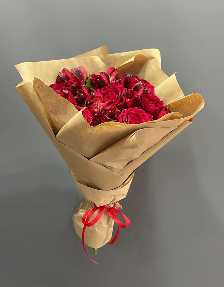 Букет цветов из: Альстромерии и Розы в Нартан