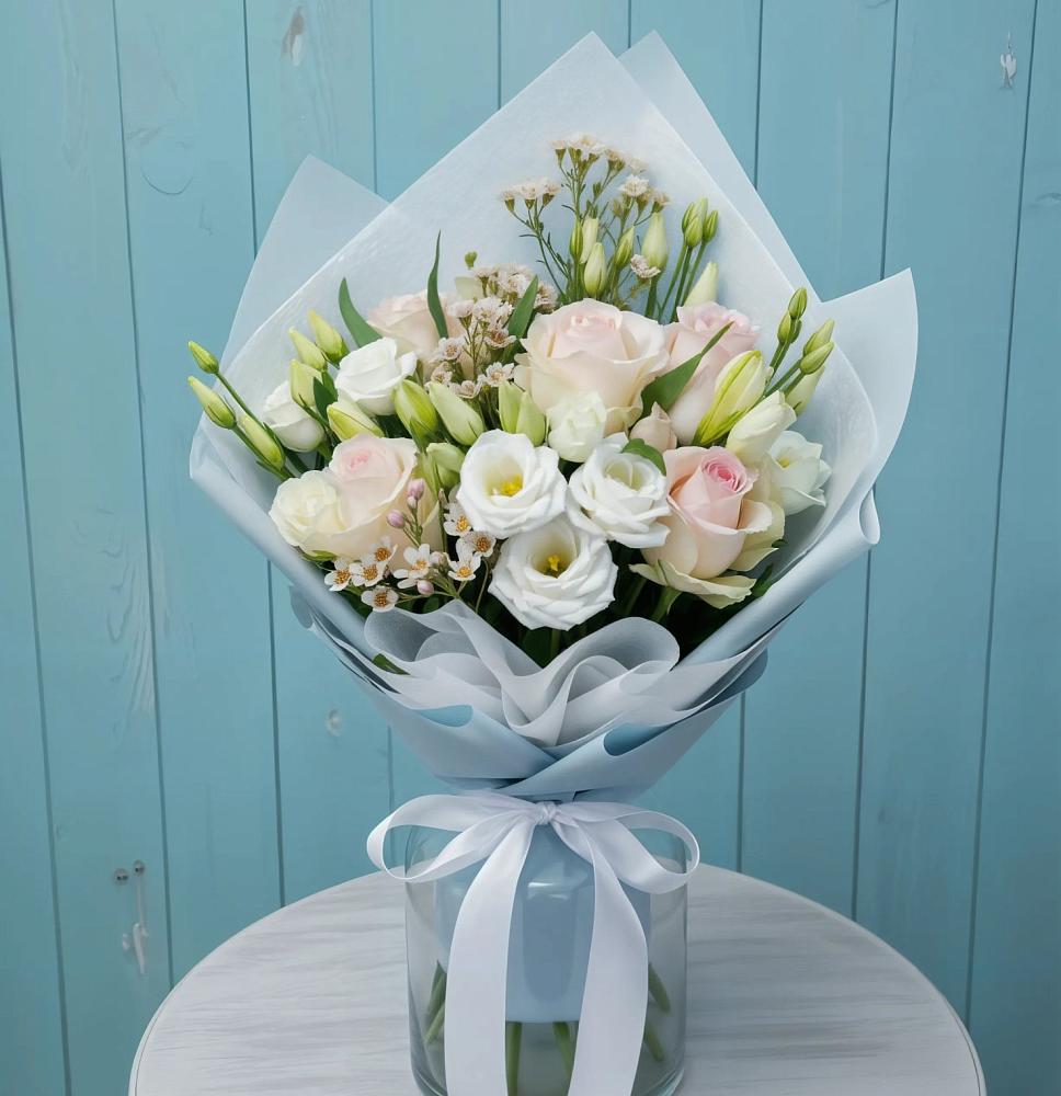 Букет цветов из: Розы и Лизиантусы в Нартан