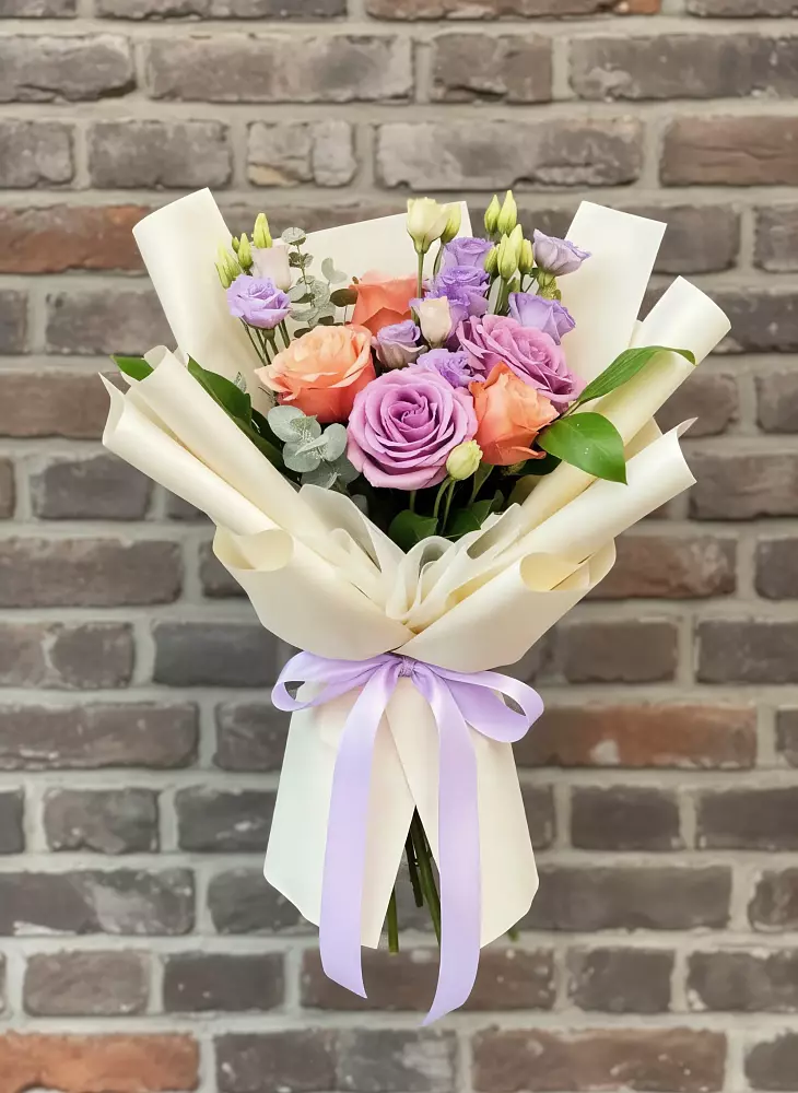 Букет цветов из: Лизиантусы и Розы в Нартан