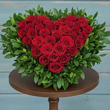 Цветочная композиция из Розы в виде сердца в Нартан