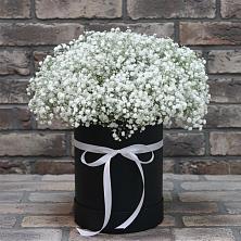 Цветочная композиция из Гипсофила в шляпной коробке в Нартан