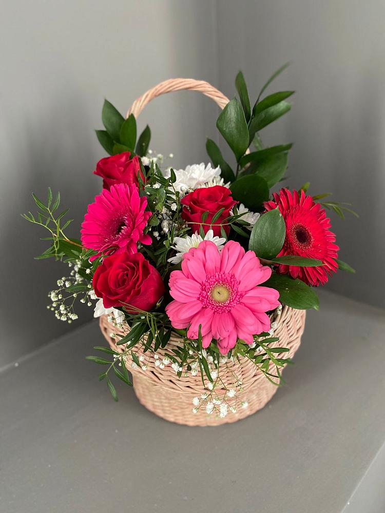 Цветочная композиция из Розы, Хризантемы и Герберы в корзине в Нартан